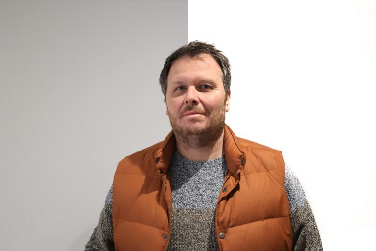 How to get your Background White in Lightroom – 6 Clicks